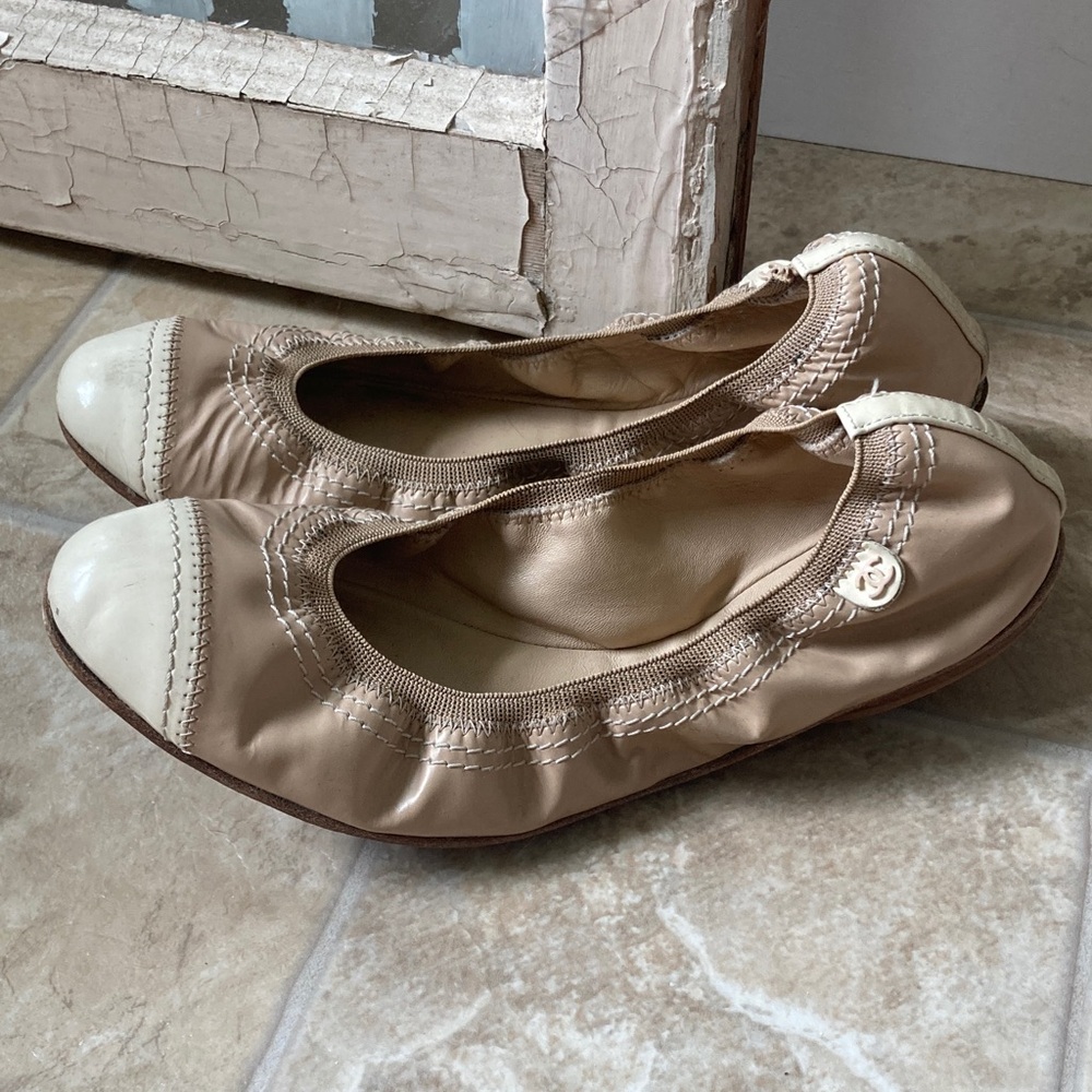 CHANEL Tan and Cream Flats